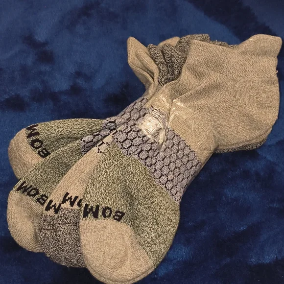 Beige and Gray Knit Gloves - Picture 1 of 2